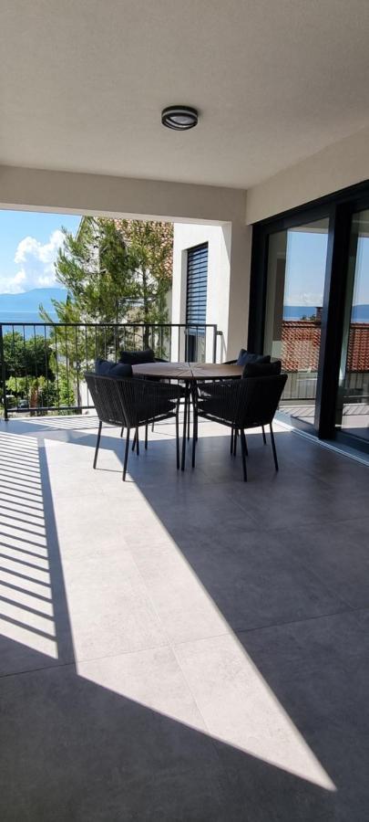 Seabreeze Luxury Apartments Njivice Eksteriør bilde